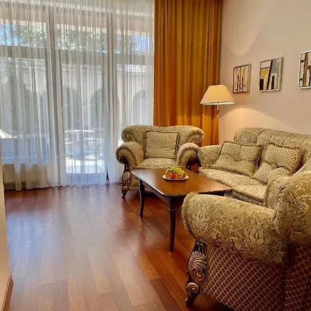 阿卡达公寓酒店 敖德萨